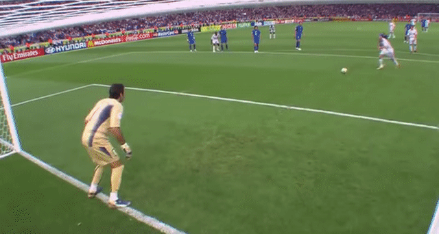 Animated Gif showing: Zidane Penalty Goal 2006 World Cup Final
