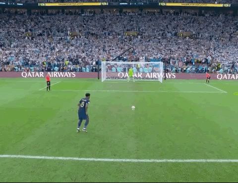 Animated Gif showing: World Cup 2022 - Argentina vs France 3-3 (4-2): Penalties - Aurélien Tchouaméni Missing The Shot
