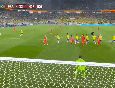 Animated Gif showing: World Cup 2022 - Brazil vs South Korea 4-1: Paik Seung-ho's Goal