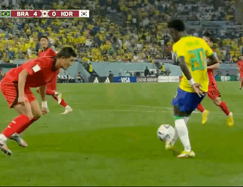 Animated Gif showing: World Cup 2022 - Brazil vs South Korea 4-1: Lucas Paqueta's Goal
