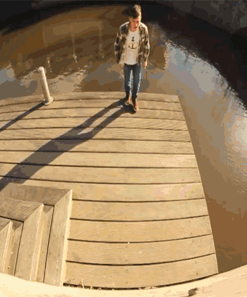 Animated Gif showing: Parkour Funny Fail - LOL