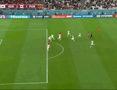 Animated Gif showing: World Cup 2022 - South Korea vs Portugal 2-1: Hwang Hee-chan's Qualification Goal