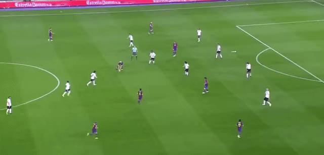 Animated Gif showing: Lionel Messi's Goal vs Valencia 2010