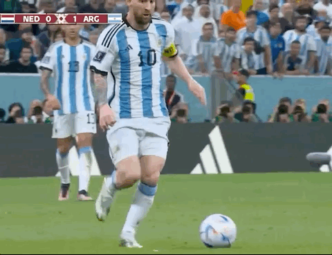 Animated Gif showing: World Cup 2022 - Argentina vs Netherlands 2-2 (4-3): Nahuel Molina's Goal